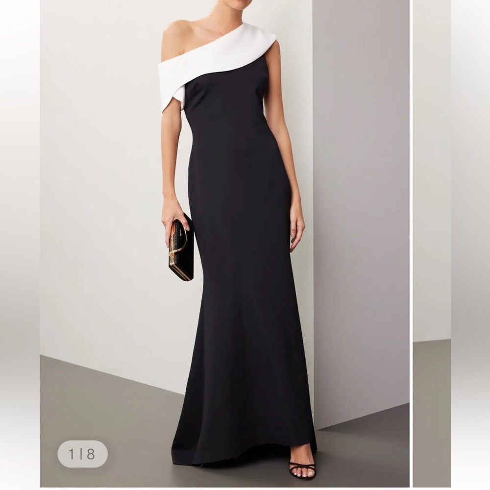 Badgley Mischka
One Shoulder Gown 8